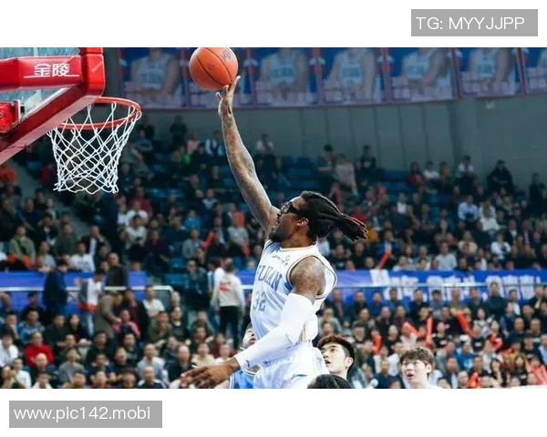 这球输得一点脾气都没有，福建再不解决外线和篮板问题，后续比赛还是难顶啊！